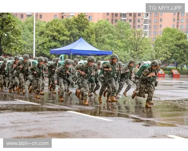 退役后依然深夜训练 全力备战只为冠军梦想 退役后依然深夜训练 全力备战只为冠军梦想